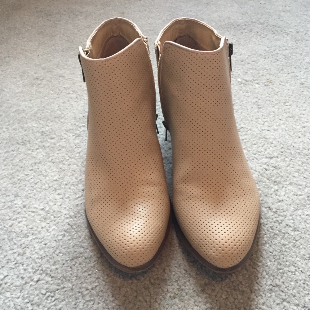 Light tan perforated booties